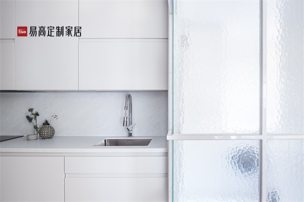 定制櫥柜和成品櫥柜哪個(gè)更有優(yōu)勢?