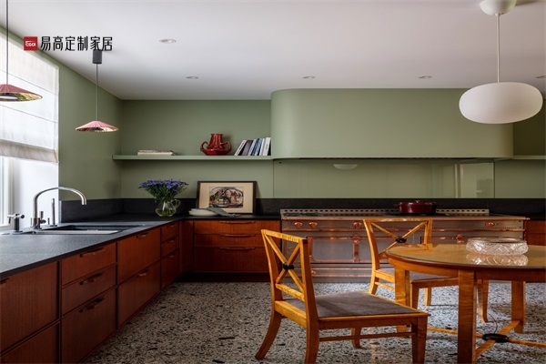 定制櫥柜和成品櫥柜哪個(gè)更有優(yōu)勢?