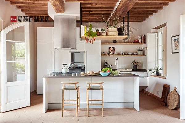 定制櫥柜和成品櫥柜哪個(gè)更有優(yōu)勢?