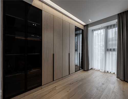 如何設計一個美觀實用的衣帽間？